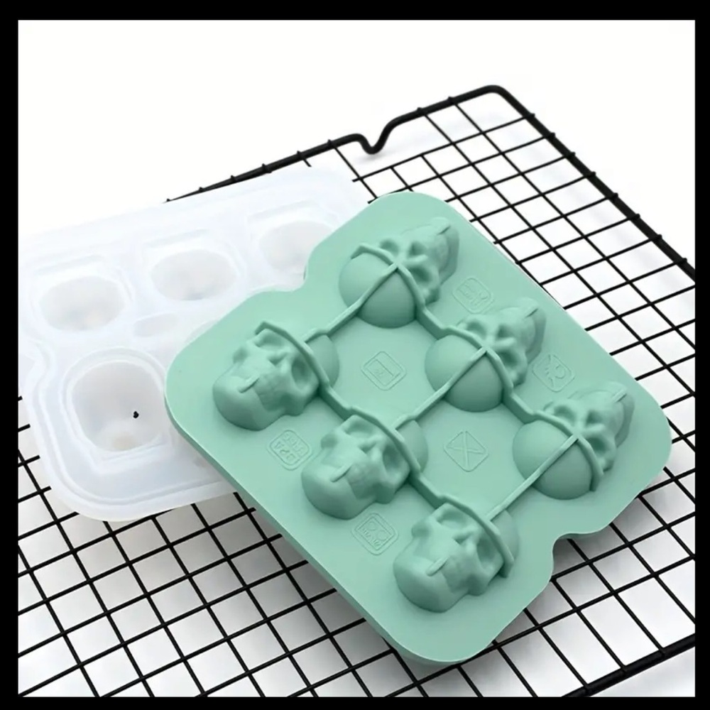 Skull Shaped Silicone Ice Mold, NEW, Candy, Cake Pops🎁